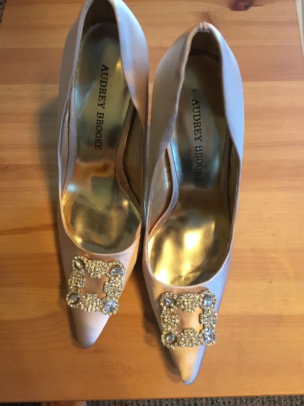 Year-End Clearance Audrey Brooke