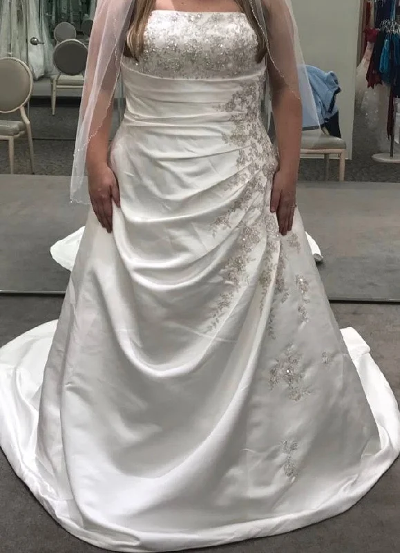 Super Deal David's Bridal Beaded Dress