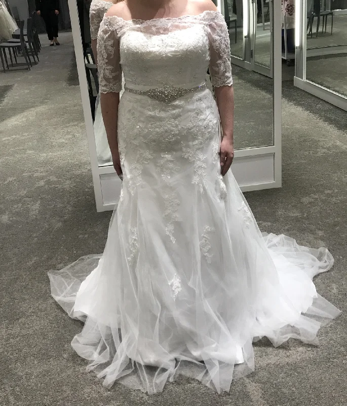 Don't Miss David's Bridal Jewel 3/4 Sleeve Lace