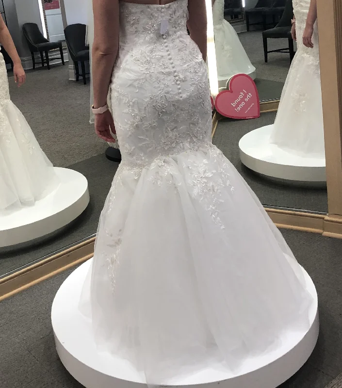 Price Cut David's Bridal Metallic-Beaded Lace Trumpet