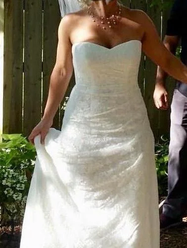 Super Deal David's Bridal Lace Strapless