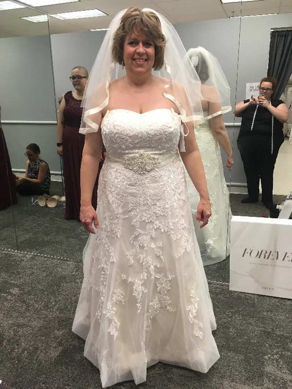 Limited Stock David's Bridal 9V3587