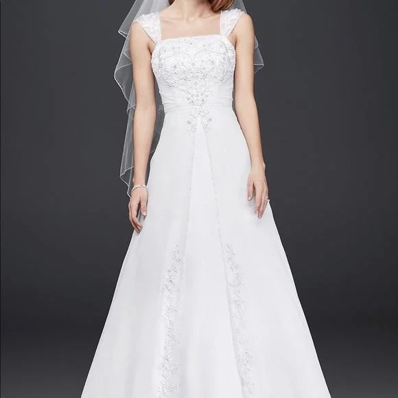 Price Drop David's Bridal Ivory A-Line Ven