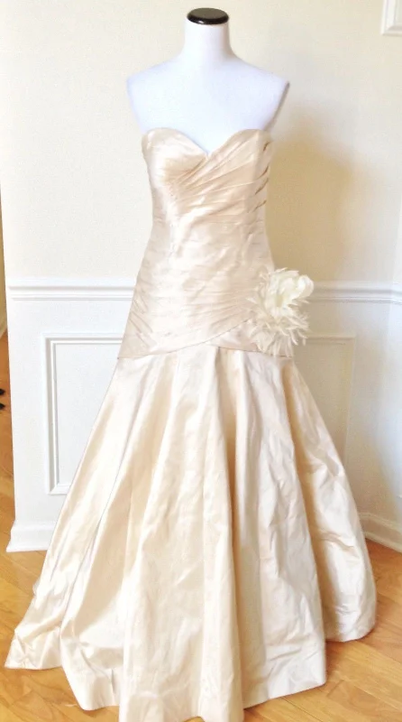 Super Deal James Clifford Pleated Sweetheart