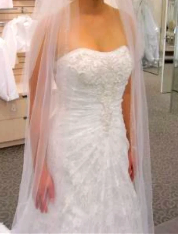 Hot Deal David's Bridal 9821