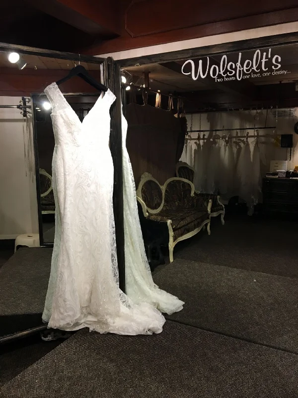 Limited Time Discount Ashley & Justin 10478