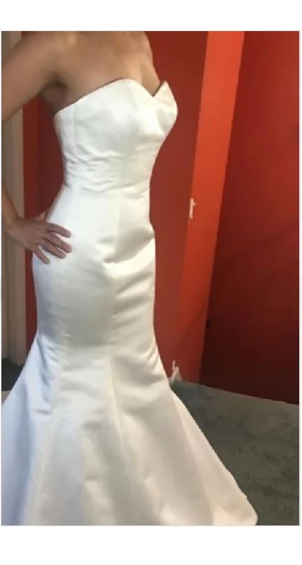 Doorbuster Deal Badgley Mischka ally-d